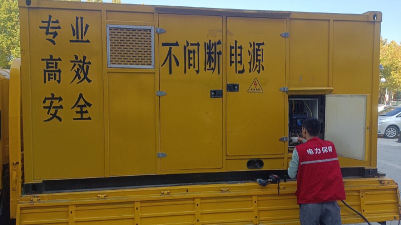 隆德柴油发电机组和UPS电源配合使用时，如何避免切换过程中的电力中断？